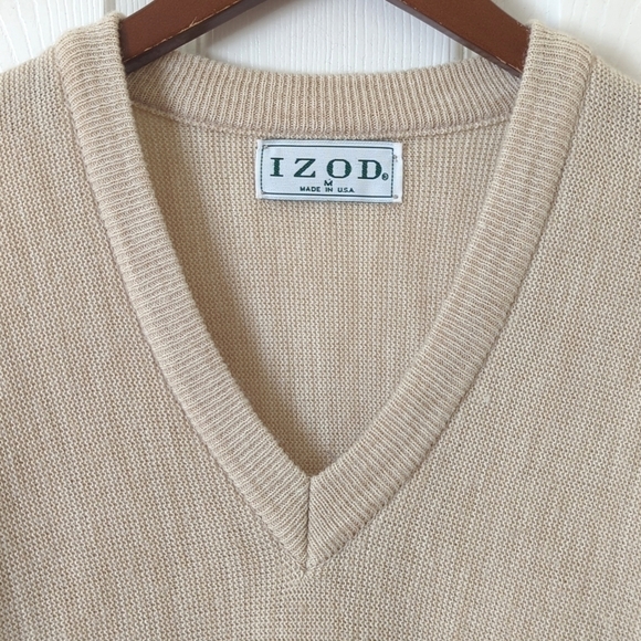 Izod 80's Vintage Classic Lightweight Embroidered Crest V-neck Sweater Beige M - Picture 2 of 11